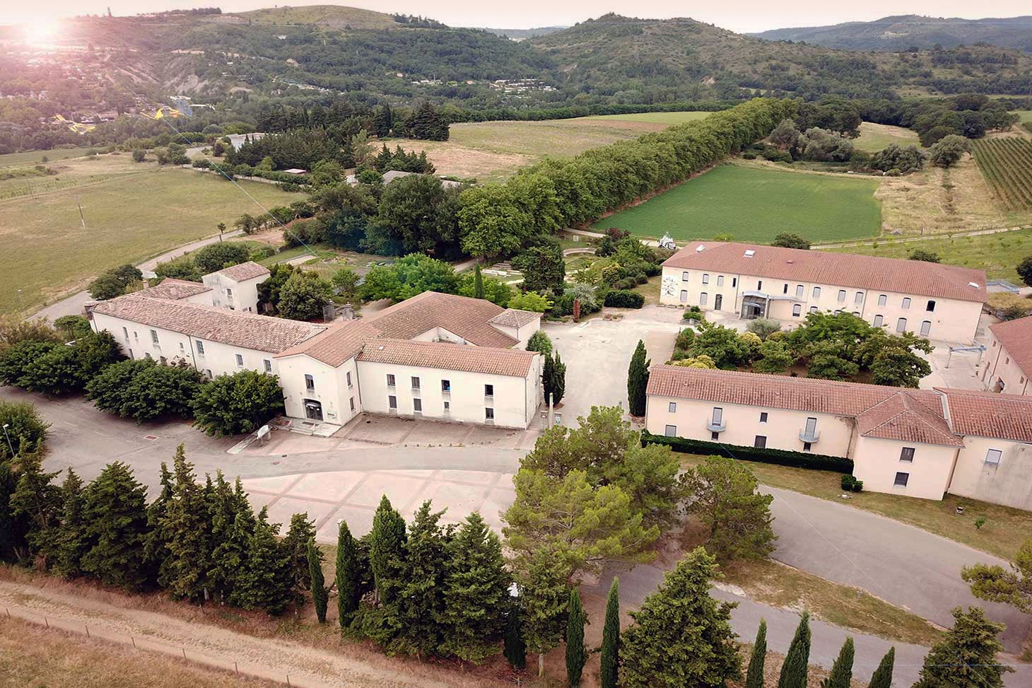 Vue aérienne du campus rural du Cermosem